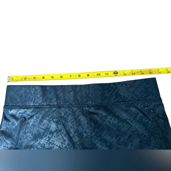 NEW Orvis Ladies Navy Shattered Glass Print Travel Skort, Size Medium - Picture 8 of 8